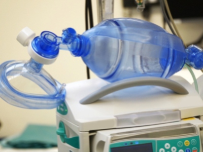 Respiratory mask with resuscitator for ventilation of a patient